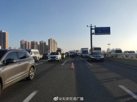  天津|天津 快速路四车追尾事故