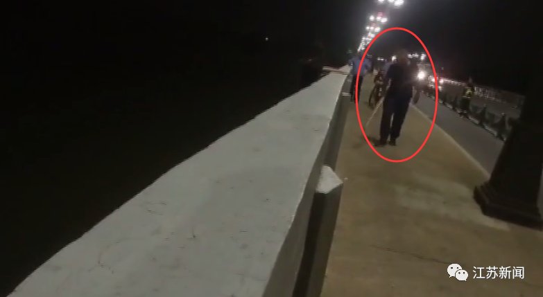 民警|大爷假装碰瓷，几句话救下轻生女子！网友怒赞：你大爷还是你大爷！