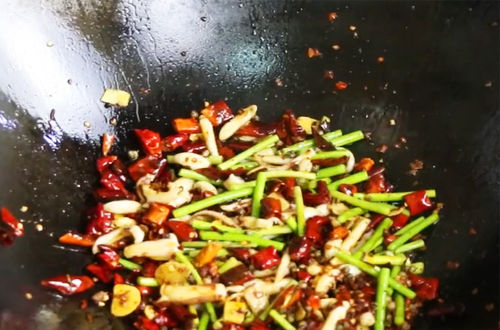 饭馆|香辣鱿鱼须这样做，麻辣筋道，滋味火爆，味道不输饭馆里的