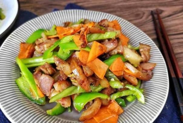 番茄|精选美食:尖椒茄子,尖椒猪头肉,蒜台蛋炒饭,番茄疙瘩汤的做法