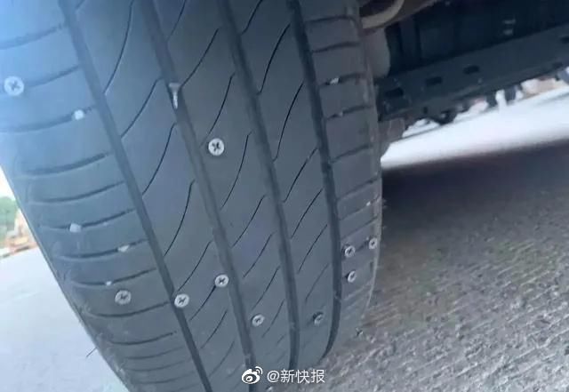  洒落|广东东莞一货车洒落大量螺丝钉 超百辆车被扎胎