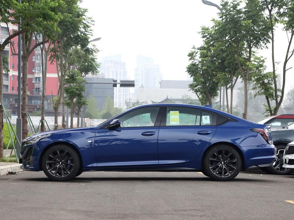 标配|年轻人追捧的豪车,降价比A4L狠,运动比3系棒,标配2.0T+10AT