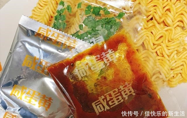 咸蛋黄|4款因“包装丑”而无人知的国产方便面,比统一好吃,比白象劲道
