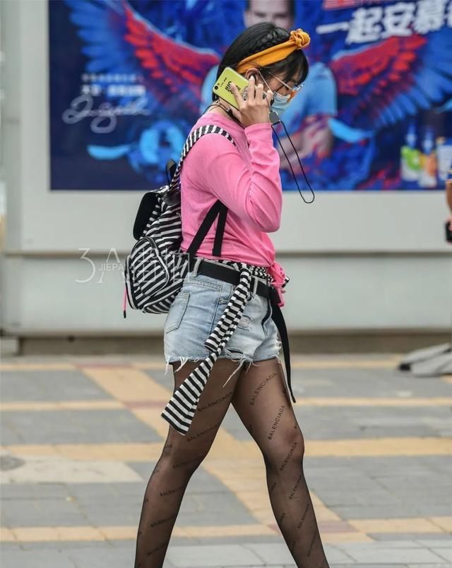 穿衣|街拍：掌握穿衣法则，低调搭配也能得到满分的造型！