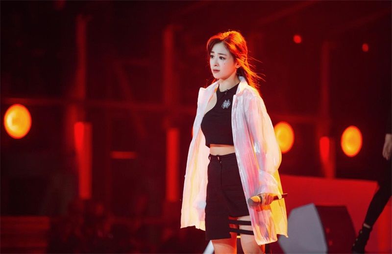  吴昕|姐姐冲浪榜公布新排名，张含韵喜爱值高，吴昕难得人气优秀