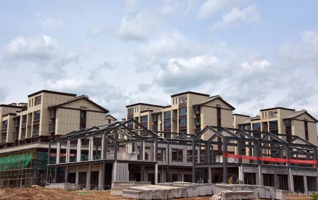 建设|成少平带队督查甘泉玉兰小镇文化旅游区项目和马跑泉中心卫生院迁建(区人民医院口口腔分院)项目建设情况