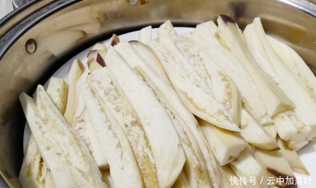 适合|蔬菜炒茄子，适合夏天食用，外表结实，里面清淡