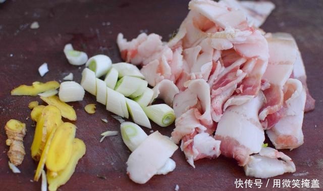 地方叫|用这菜做焖面,老公最爱吃,浓香美味,到了冬天周周都要吃