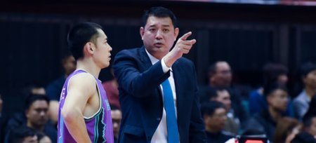  球队|巩晓彬总结球队表现，张庆鹏回应退役话题：不会离开篮球