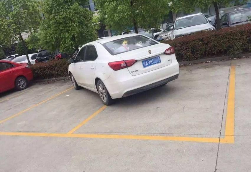  东西|霸占他人车位被报复，车主：我该感谢他，幸亏塞的是这个东西