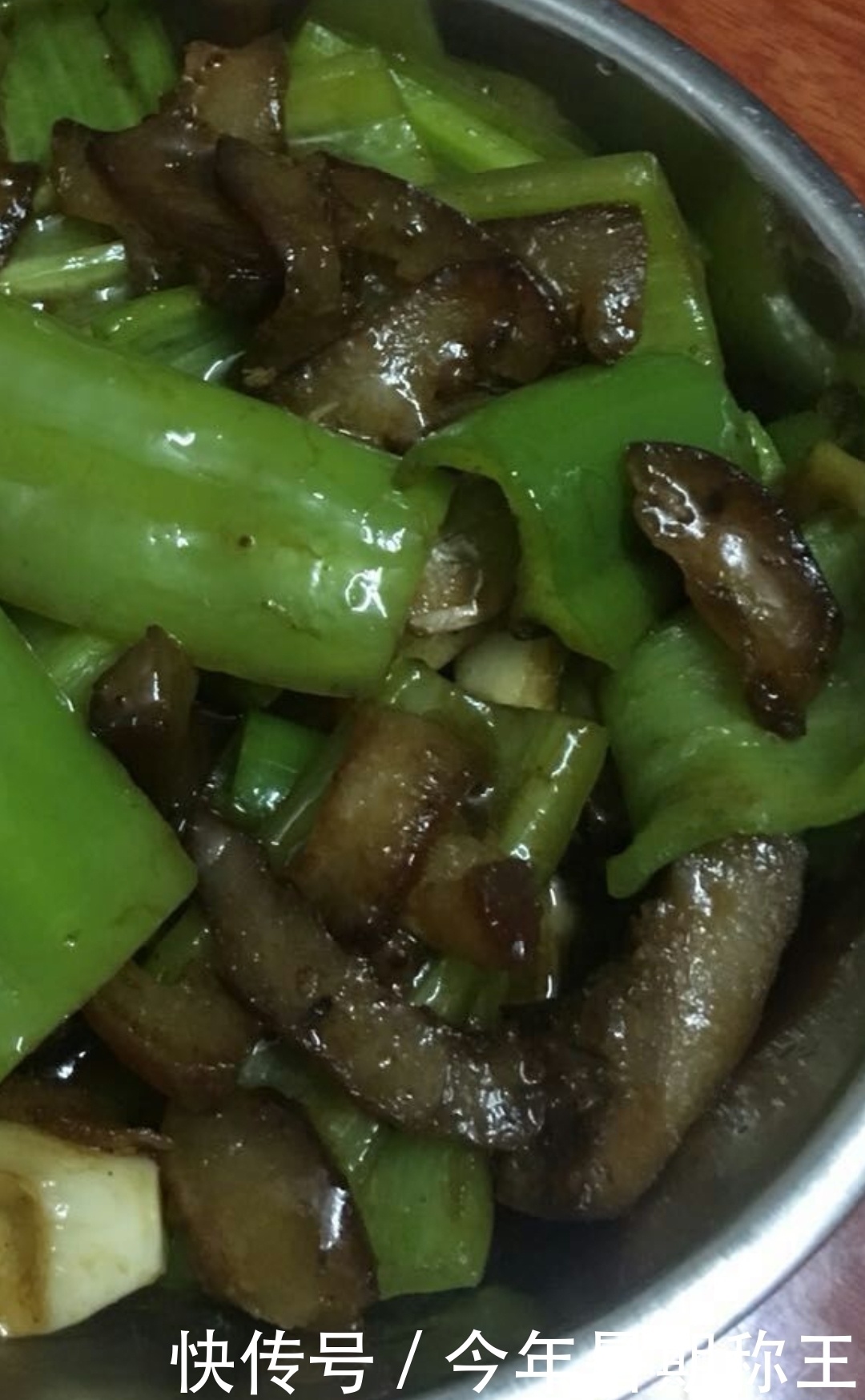 不腻|学会农村家常生炒猪头肉的做法更好吃,香气扑鼻,口感爽脆不腻