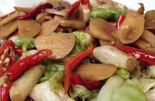 分享|居家分享酸辣腌包菜的好吃做法，香辣入味，甜酸爽口，家人都喜欢