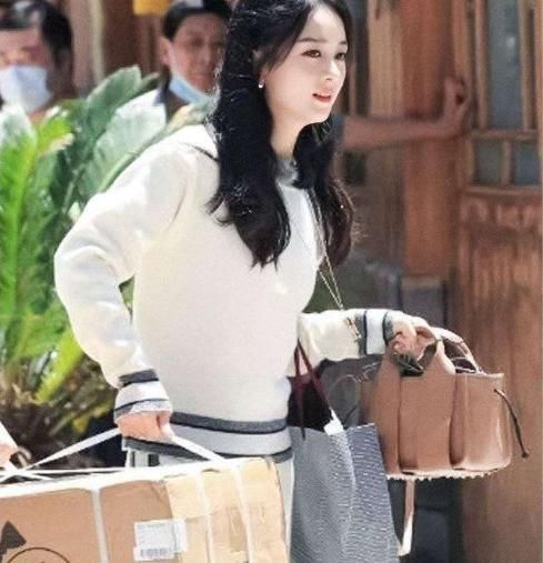  赵丽颖|《中餐厅》赵丽颖情绪问题剪辑背锅？看破不说破才是真正爱她