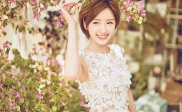  憋屈|戏里戏外都憋屈，这么多年毛晓彤是如何＂扛＂过来的？