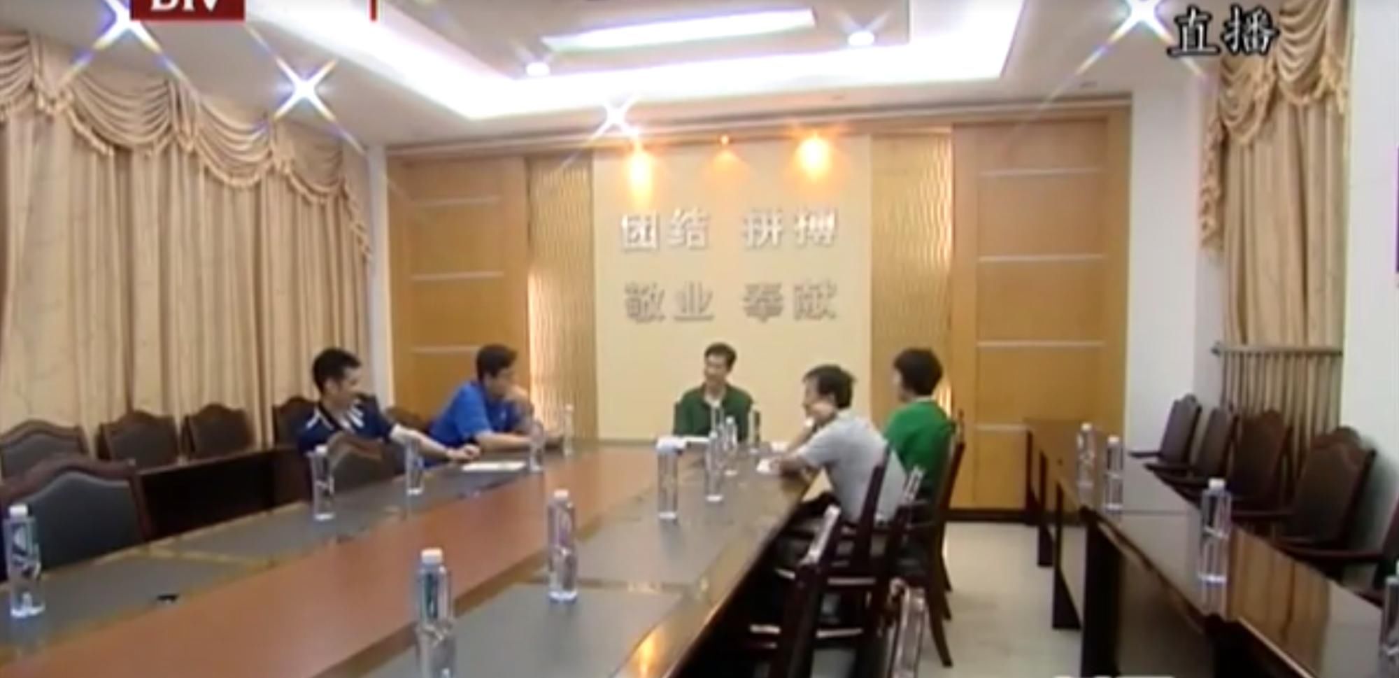  全队|冯坤曾给17岁朱婷当教练！带国青让小朱代收全队手机，朱婷一脸青涩