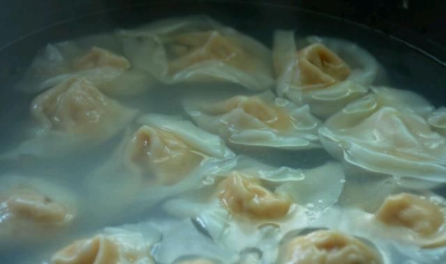 就可以|香喷喷红彤彤的一碗抄手,光是看着就流了口水,比吃饺子过瘾多了