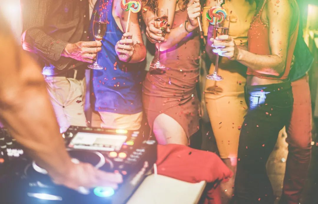  诱惑|远离“毒”“艾”诱惑，绽放无悔青春