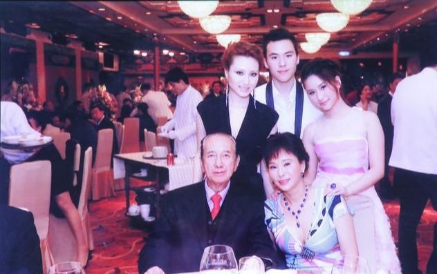 奢华|赌王三太被宠半年就被四太截胡?爱穿貂爱戴奢华珠宝,华贵藏不住