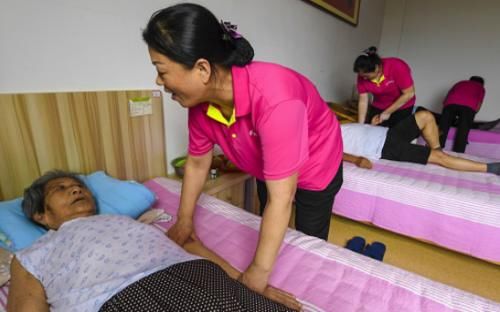 位失能|“一人失能，全家失衡”？护理险来了：30多元即可减轻养老压力