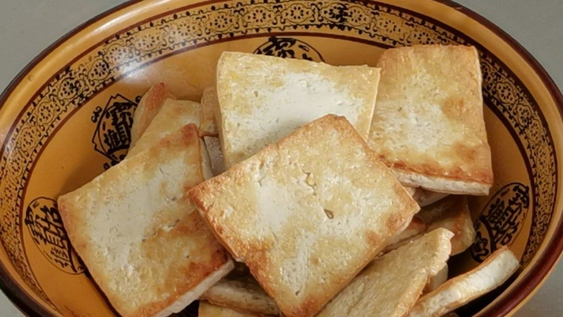 下饭|家常菜豆腐回锅肉这样做，鲜香美味又下饭，做法简单，上桌即扫光