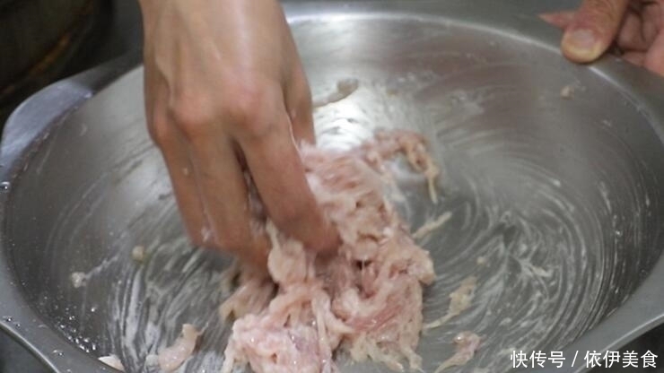 好吃|天热没胃口,大厨教你做:韭黄炒肉丝,好吃又下饭