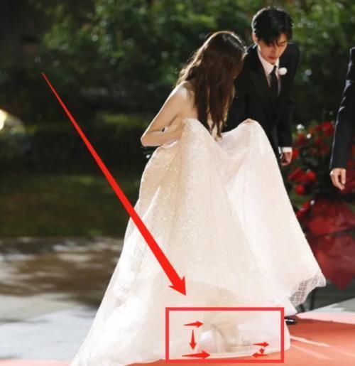 不好|奔跑吧只看蔡徐坤帮Baby拉裙摆,谁注意她的鞋子团宠不好当