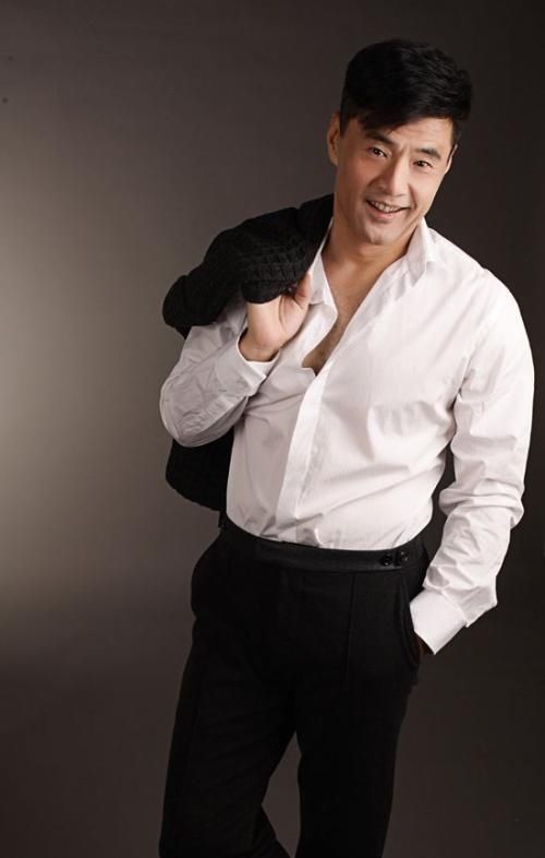  于荣光|演员于荣光：父亲患癌还让喝酒，撒了一个“谎”让其多活了7年