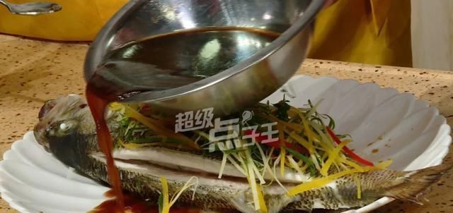 才能|清蒸鱼怎么做才能鲜嫩无腥味?不抹盐、不揭盖、不用碟子蒸!