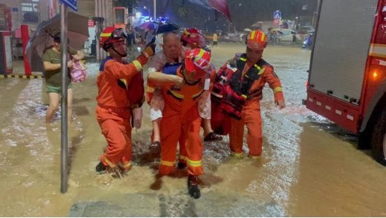 特大暴雨致深莞严重内涝，消防救援持续进行……