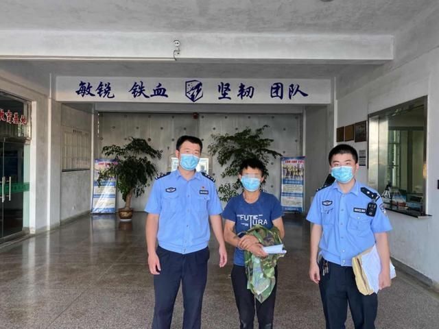  锦旗|常山：48小时破获肇事逃逸案 家属送锦旗致谢