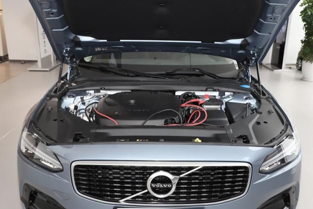  HS7|谁说年薪30万不能买？ 沃尔沃S90 vs 红旗HS7