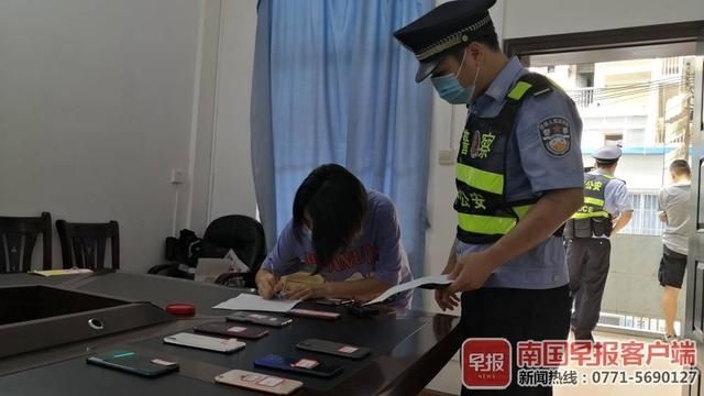  南宁|南宁兴宁警方向市民返还11台被盗手机，大多是女性逛街、游玩时被盗