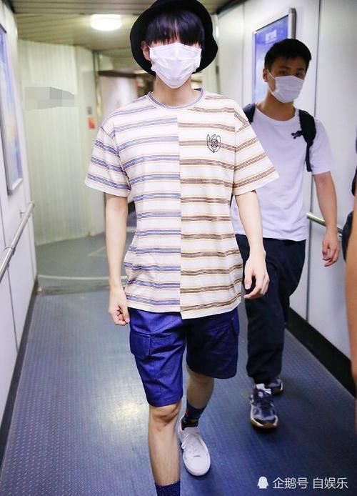  李浩菲|《中餐厅》飞行嘉宾过多？杨超越刘宇宁工作服造型曝光，分工大不同