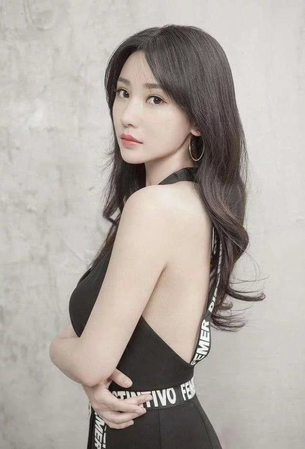  猥琐|李晨形容柳岩是“最那个的人”，调侃女星身材被批猥琐，嘉宾们脸色都变了