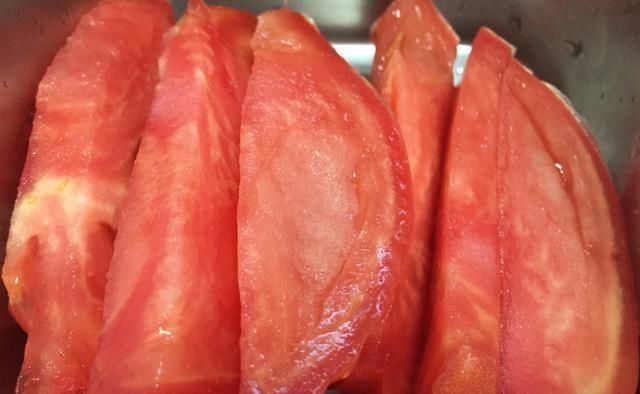  好吃|美味的牛肉茄子锅太好吃了，连筷子都装不下，这和米饭很相配