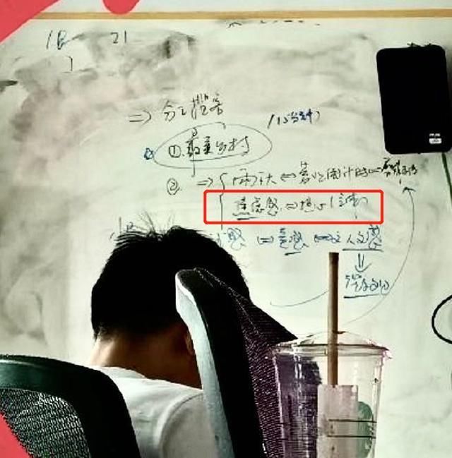  维权|回顾赵丽颖维权始末：中餐厅将黑稿当喜报，还被锤立女方虚假人设