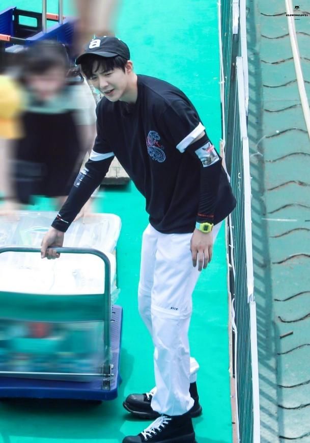  嘉宾|《中餐厅4》首发嘉宾太惊喜！大长腿的他加盟，赵丽颖说话都要仰头