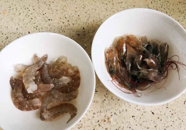  虾头|天气热，做个虾仁豆腐煲，清淡营养，鲜得想把舌头吞下去