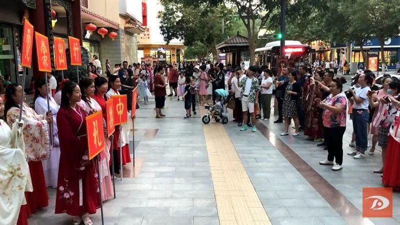  夜市|炫｜体验汉服汉礼 敦煌夜市上演“穿越”秀