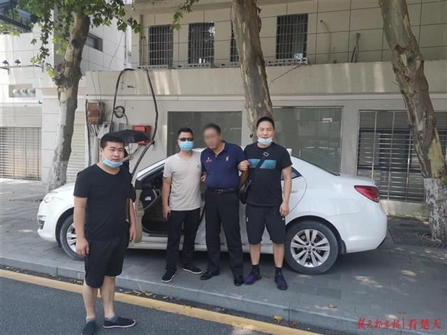  视频|假警察诬陷老人涉嫌嫖娼掳走金戒指，真警察视频追踪将其擒获