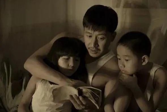 令人难忘|《唐山大地震》里那个令人难忘的小女孩，现在怎么样了？