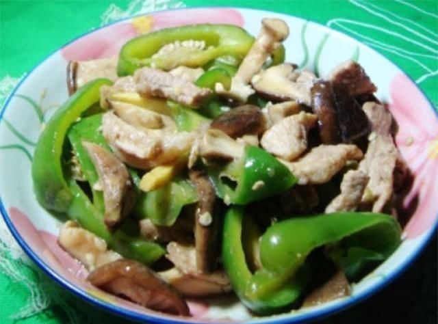  做法|青椒炒肉片的14种做法，肉嫩味纯辣而不燥，营养丰富制作简单