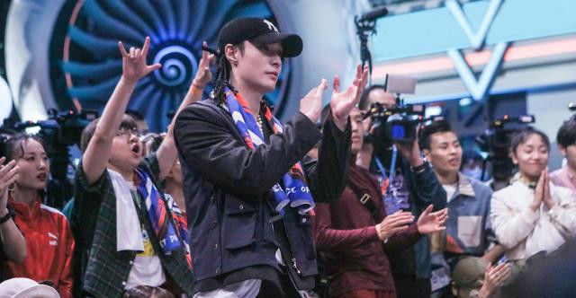  krump|《街舞3》四位队长终极battle, 张艺兴krump获得专业舞者认可!