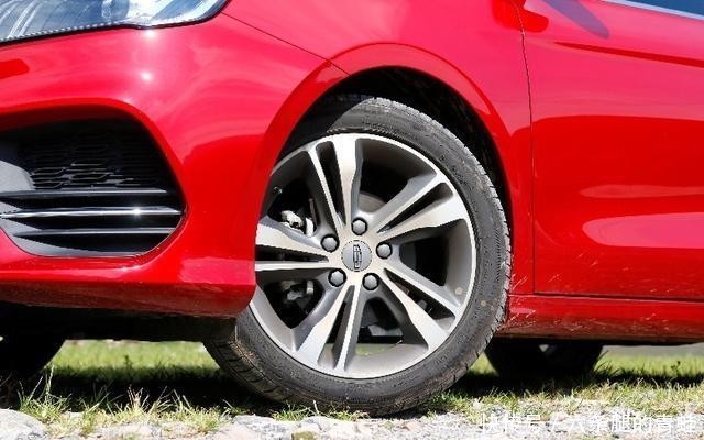 综合|符合年轻人的口味,但三缸会成为阻碍吗?吉利缤瑞综合实力解析