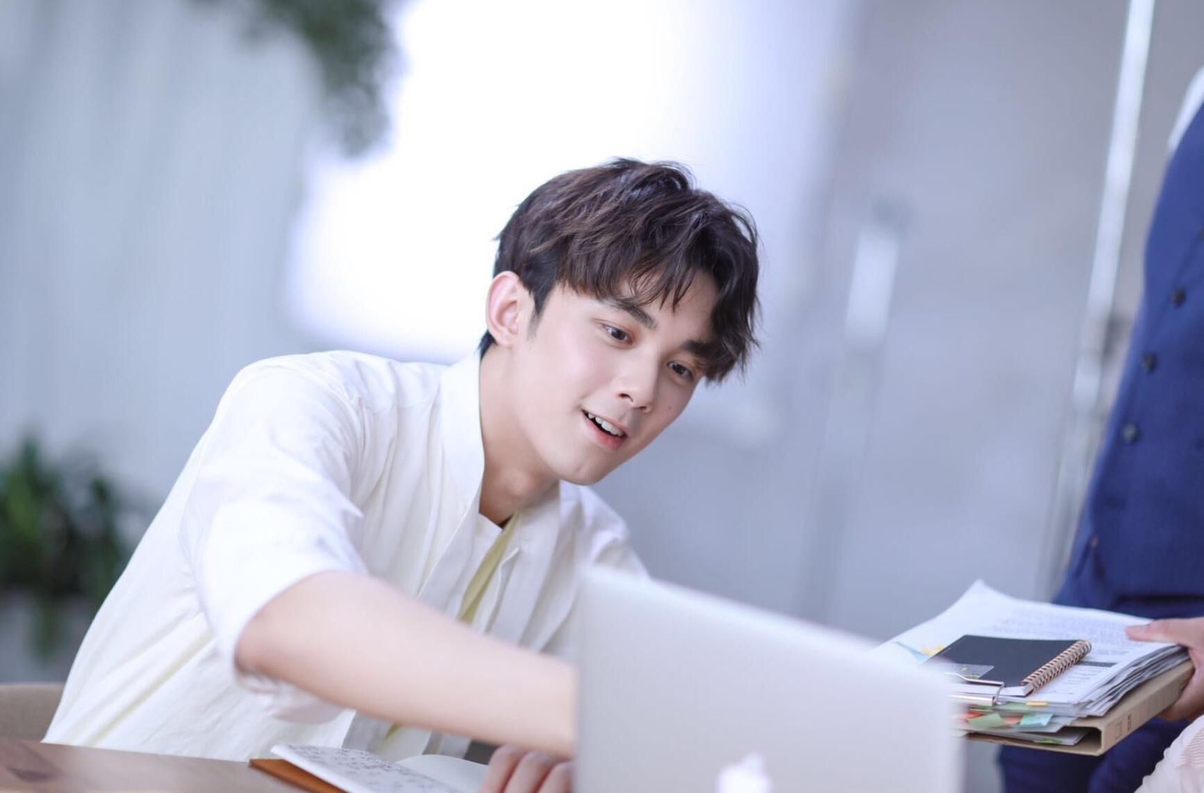  情令|?芒果台又一综艺火了，不仅有吴磊宋威龙，还有《陈情令》里的他