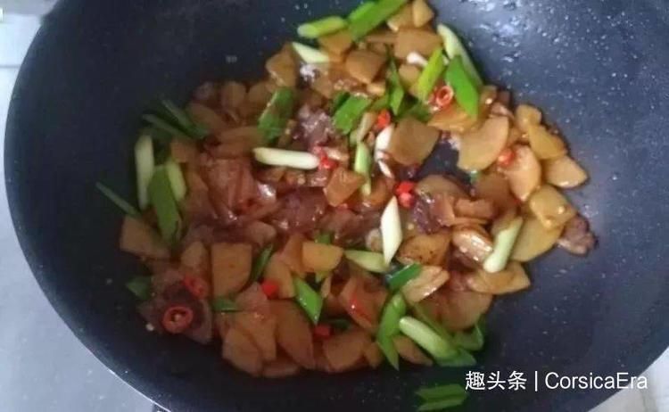 下饭|五花肉炒土豆片,简单的一道菜,香辣开胃又下饭!