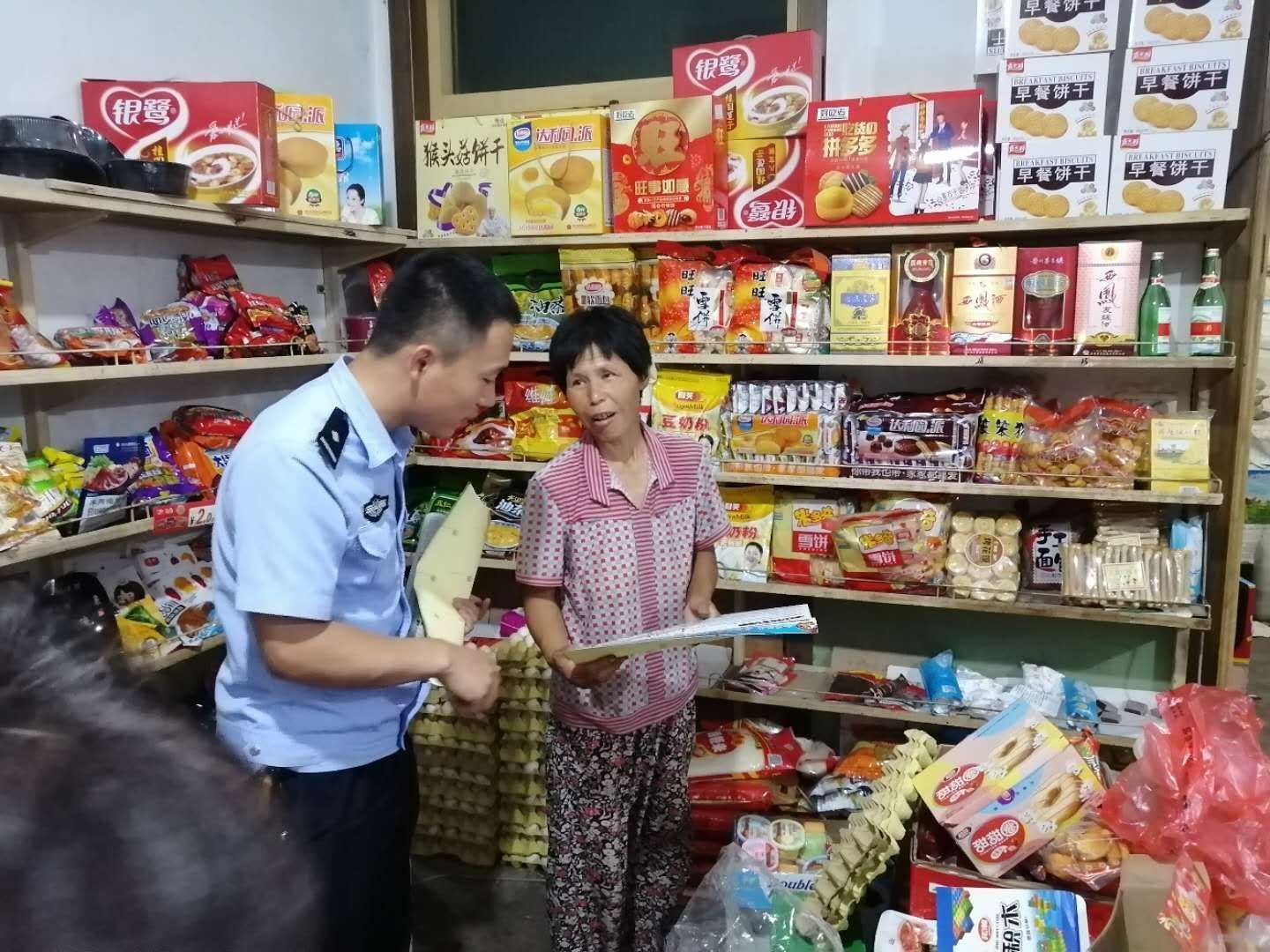 夜间|百良派出所利用夜间农闲开展防范电信诈骗宣传