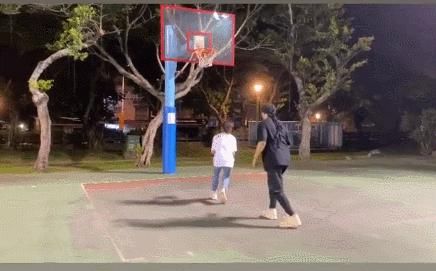  周董|周杰伦带妻子打篮球，昆凌给别人加油，周董吃醋了，网友也吃醋了