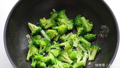 好吃|炒西兰花时,很多人都少了一步,难怪炒的不好看又不好吃