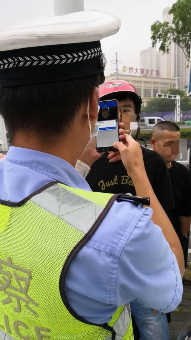 上午|鄂州严查“两轮车”逆行，首日上午共有185名驾驶人被处罚